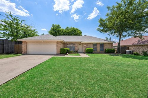 5341 Bob Dr, North Richland Hills, TX, 76180-5965 | Card Image