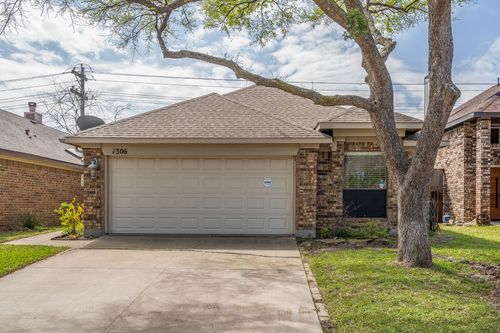 1306 Daffodil Ln, Lewisville, TX, 75077-2142 | Card Image