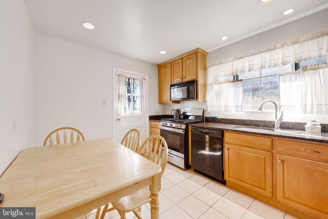 810 S Dinwiddie St, Home with 3 bedrooms, 2 bathrooms and null parking in ARLINGTON VA | Image 7