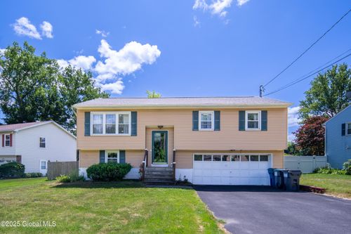 99 Fiddlers Ln, Latham, NY, 12110-5341 | Card Image