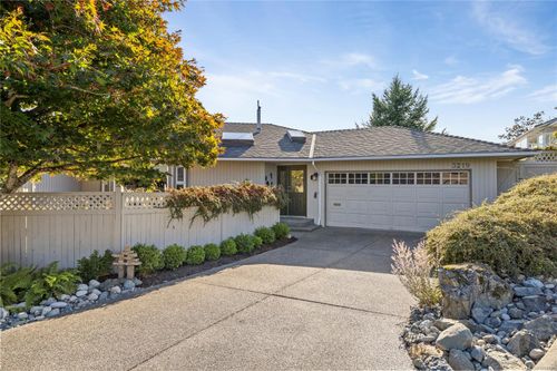 3219 Point Pl, Nanaimo, BC, V9T5V2 | Card Image
