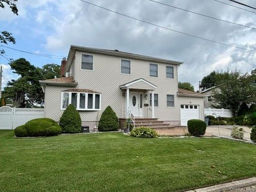 9 Jersey St, Deer Park, NY, 11729-2326 | Card Image