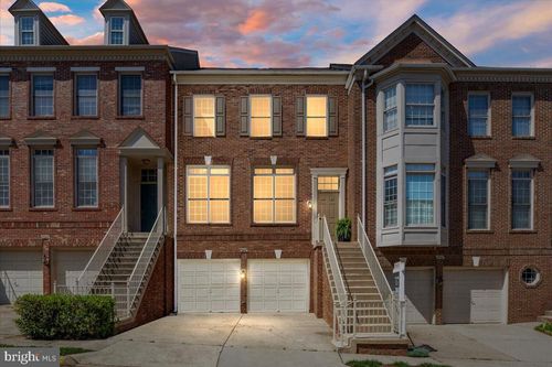 9602 Lagersfield Cir, VIENNA, VA, 22181-6179 | Card Image