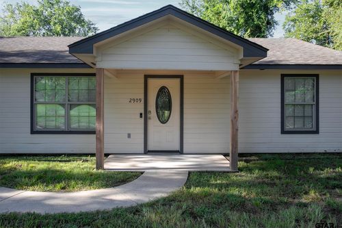 2909 W Gay Ave, Gladewater, TX, 75647-4021 | Card Image
