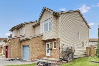 196 Claridge Dr, Townhouse with 3 bedrooms, 2 bathrooms and 2 parking in Nepean ON | Image 2