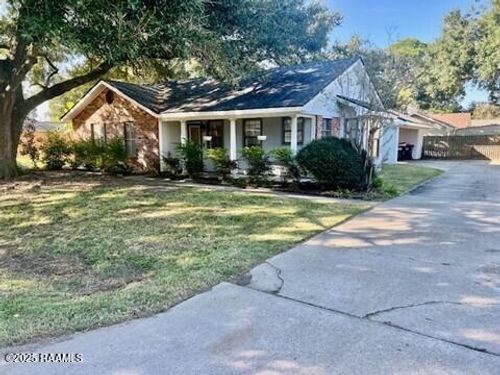 115 Meadow Glen Dr, Youngsville, LA, 70592-5331 | Card Image