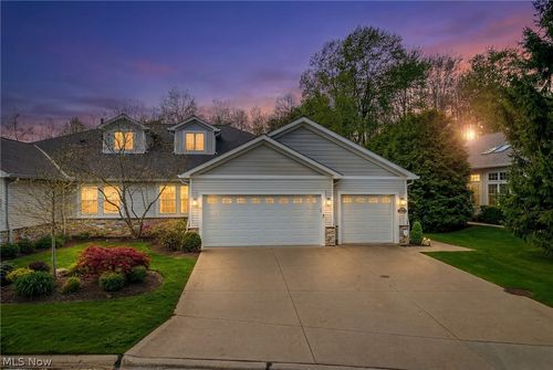 364 Blossom Ln, Chagrin Falls, OH, 44022-5111 | Card Image