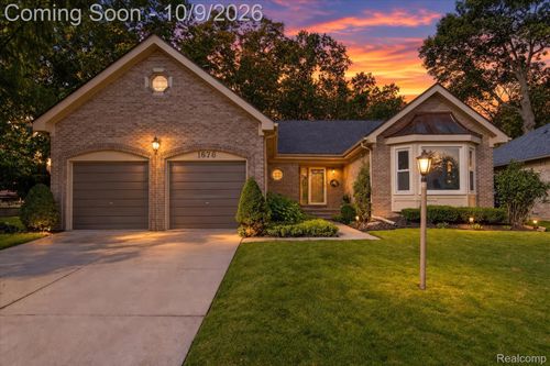 1676 Treeside Dr, Rochester Hills, MI, 48307-3474 | Card Image