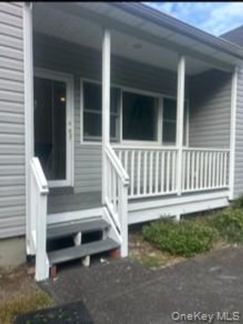 6 Concord Ave, Medford, NY, 11763-3301 | Card Image