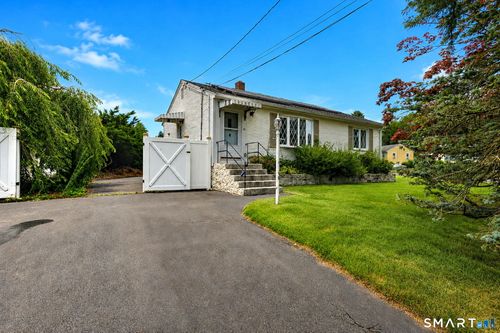 61 Northrop Rd, West Haven, CT, 06516-6925 | Card Image