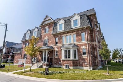 43 Finegan Cir, Home with 4 bedrooms, 4 bathrooms and 2 parking in Brampton ON | Image 2