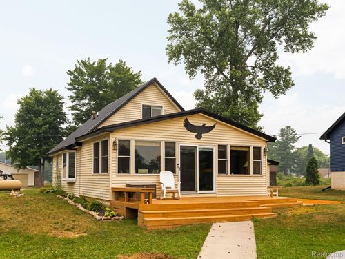 6559 Circle Dr, Harrison, MI, 48625-8977 | Card Image