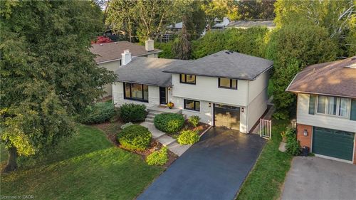 {{alt}} | Card Image