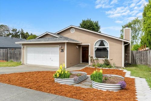 2388 Hannah Ct, Fortuna, CA, 95540-3448 | Card Image