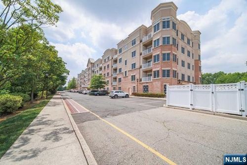 2214 Windsor Park Ct, Englewood, NJ, 07631-4978 | Card Image