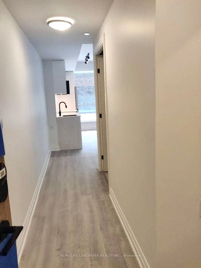 202 - 2369 Danforth Ave, Condo with 2 bedrooms, 2 bathrooms and null parking in Toronto ON | Image 4