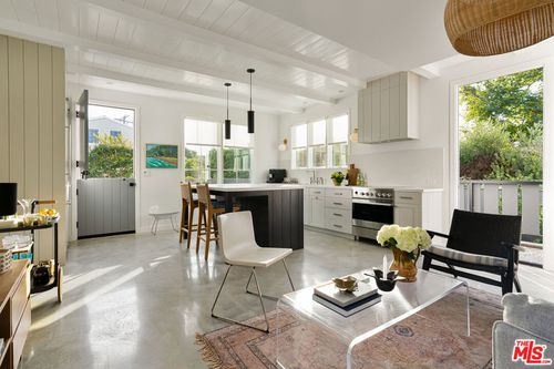 16017 Ysidro Pl, Pacific Palisades, CA, 90272-4246 | Card Image
