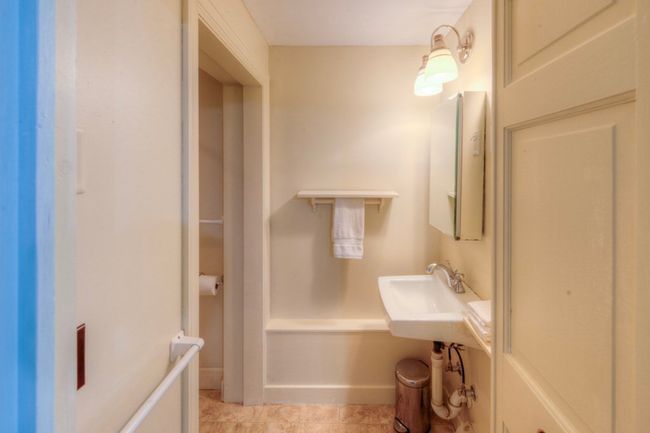 16 Saxon Rd, House other with 3 bedrooms, 2 bathrooms and 3 parking in Worcester MA | Image 28