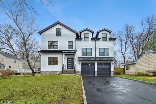 111 N Summit Ave, Chatham, NJ, 07928-2808 | Card Image