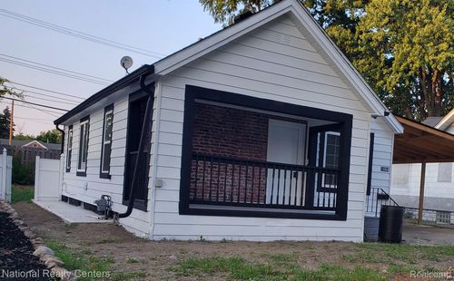1064 Myrtle Ave, Waterford, MI, 48328-3829 | Card Image