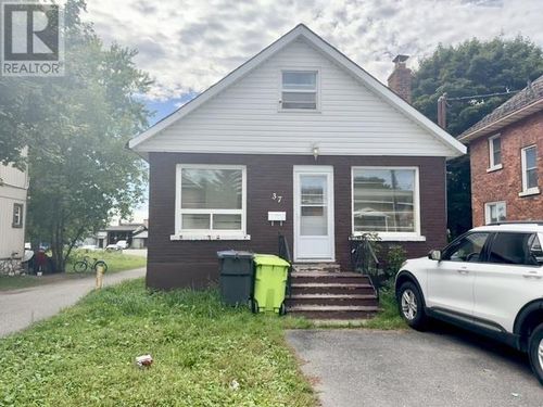 37 Albert St E, Sault Ste. Marie, ON, P6A2H7 | Card Image