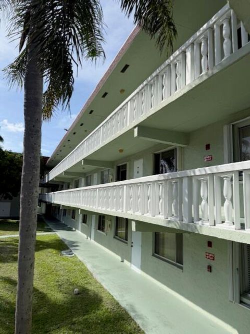 212-3100 Springdale Blvd, Palm Springs, FL, 33461-6390 | Card Image