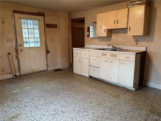 use be a Kitchen hasn't been used in years. Walkout to the Massive rear Deck. | Image 26