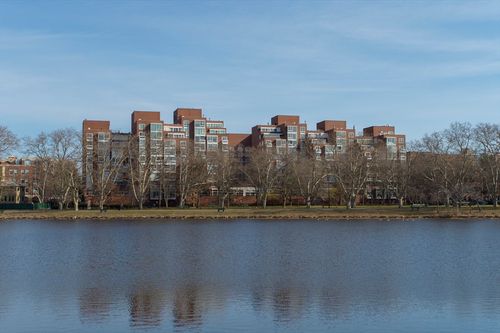 apt-211-975 Memorial Dr, Cambridge, MA, 02138-5793 | Card Image