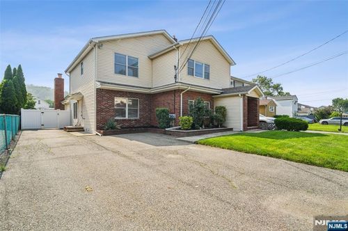 458 Midland Ave, Pompton Lakes, NJ, 07442-2226 | Card Image