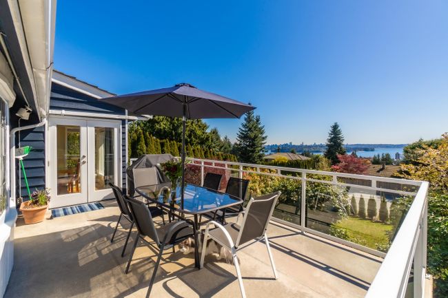 2115 Queens Avenue, House other with 5 bedrooms, 3 bathrooms and 4 parking in West Vancouver BC | Image 35