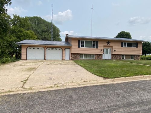 351 5th St S, Franklin, MN, 55333-4405 | Card Image