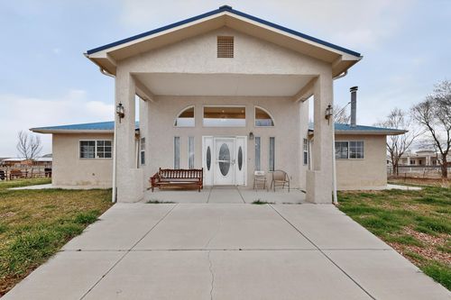 24 Della Rd, Los Lunas, NM, 87031-9579 | Card Image