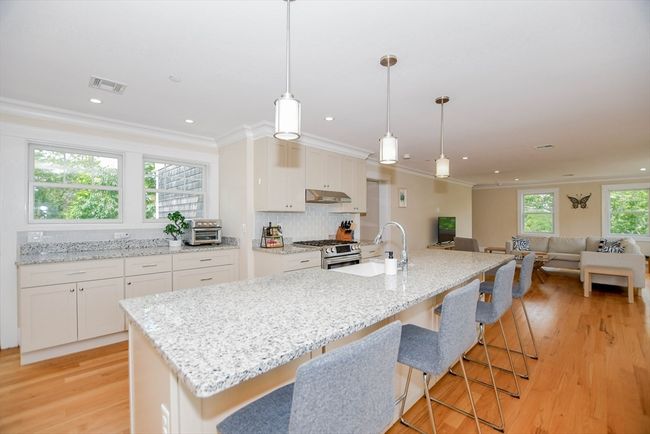 APT-4 - 324 Front St, House other with 2 bedrooms, 2 bathrooms and 2 parking in Marion MA | Image 4