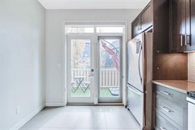 51 Sherwood Row Nw, Home with 2 bedrooms, 2 bathrooms and 3 parking in Calgary AB | Image 5