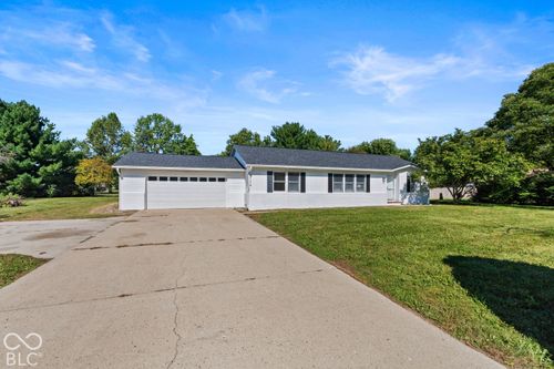 2114 E Bo Mar Blvd, Greenfield, IN, 46140-2569 | Card Image