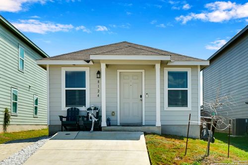 8124 Nube Medina, San Antonio, TX, 78252-4810 | Card Image