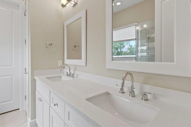 B - 5816 Gardendale Dr, House other with 3 bedrooms, 3 bathrooms and 2 parking in Houston TX | Image 5