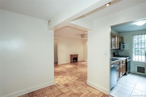 apt-2c-7510 Yellowstone Blvd, Rego Park, NY, 11374-5307 | Card Image