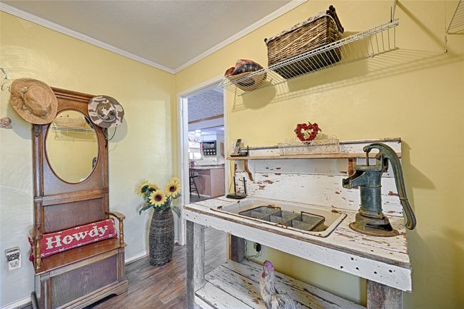 Spacious laundry room | Image 33