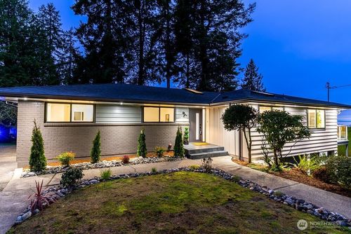 16858 76th Avenue W, Edmonds, WA, 98026 | Card Image