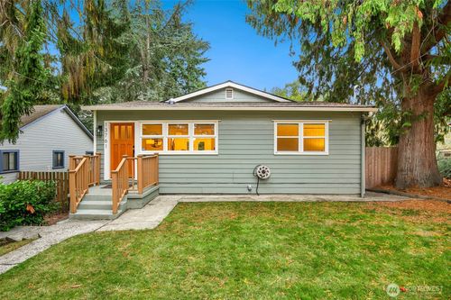 13761 30th Avenue Ne, Seattle, WA, 98125 | Card Image