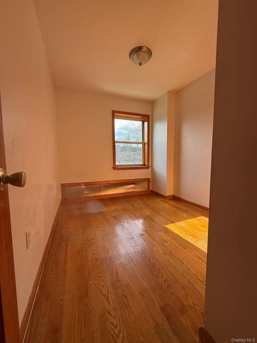 14627 61st Rd, Flushing, NY, 11367-1203 | Card Image