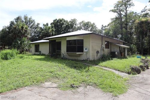 461 18th St Se, Naples, FL, 34117-9407 | Card Image