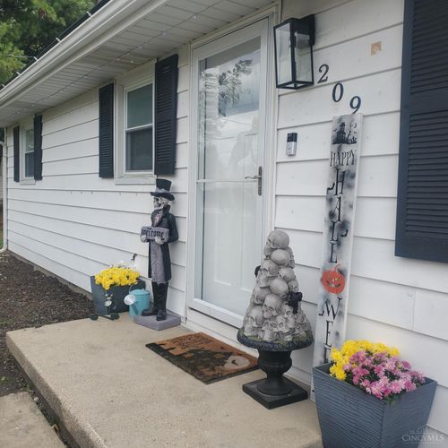 209 Arcadia Dr, Middletown, OH, 45042-3931 | Card Image
