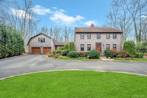 807 Union Ave, Riverhead, NY, 11901-1919 | Card Image