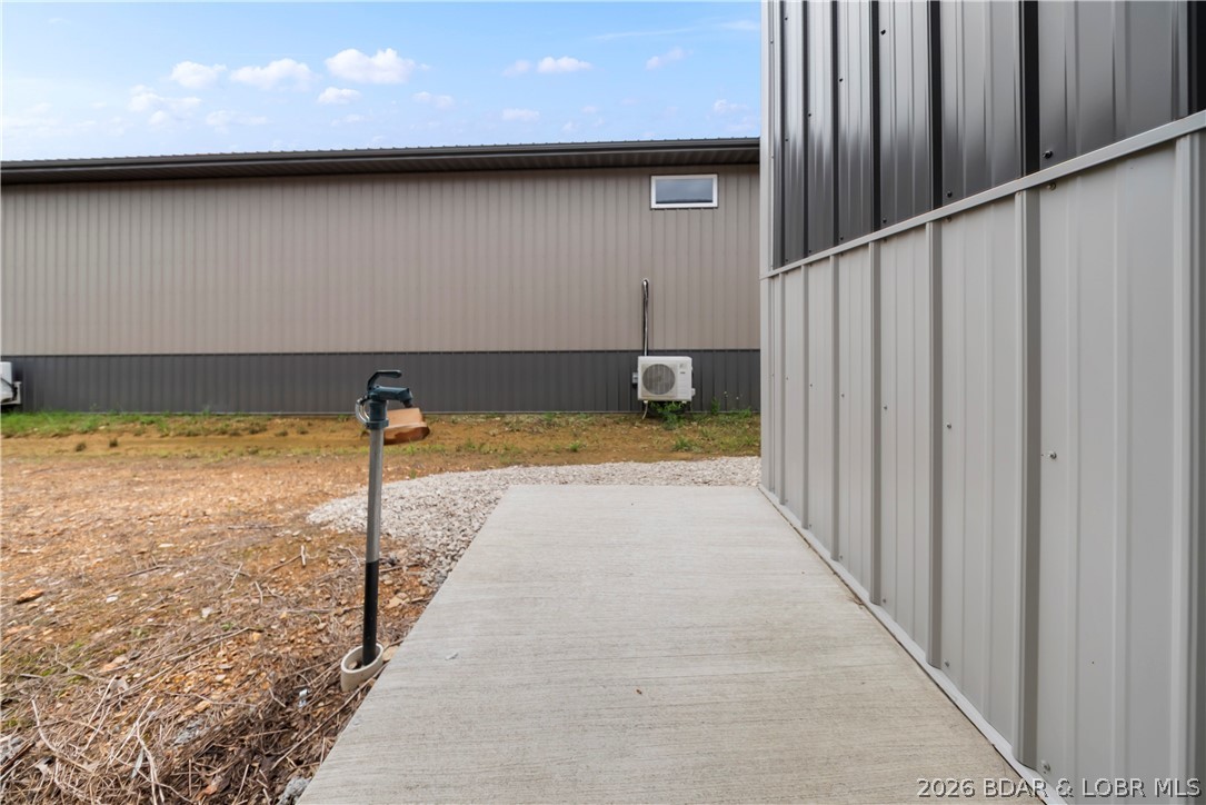 Commercial Sale in Kaiser 5