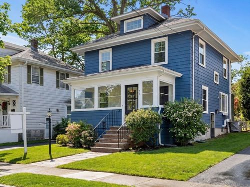 27 Hawthorn Rd, Milton, MA, 02186-1611 | Card Image