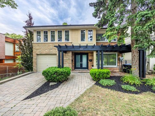 252 Ellis Ave, Toronto, ON, M6S2X2 | Card Image