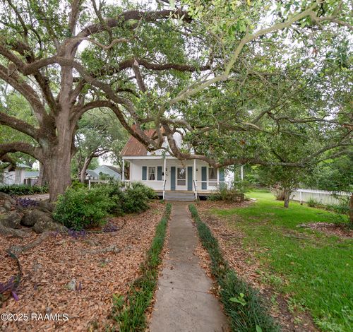 609 W Main St, Ville Platte, LA, 70586-4425 | Card Image
