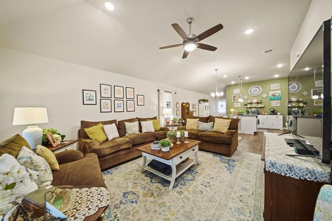 1174 Filly Creek Dr, House other with 3 bedrooms, 2 bathrooms and 2 parking in Alvin TX | Image 11